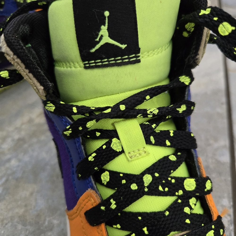 Air Jordan 1 Mid SE Boys' Shoes - Picture 5 of 10